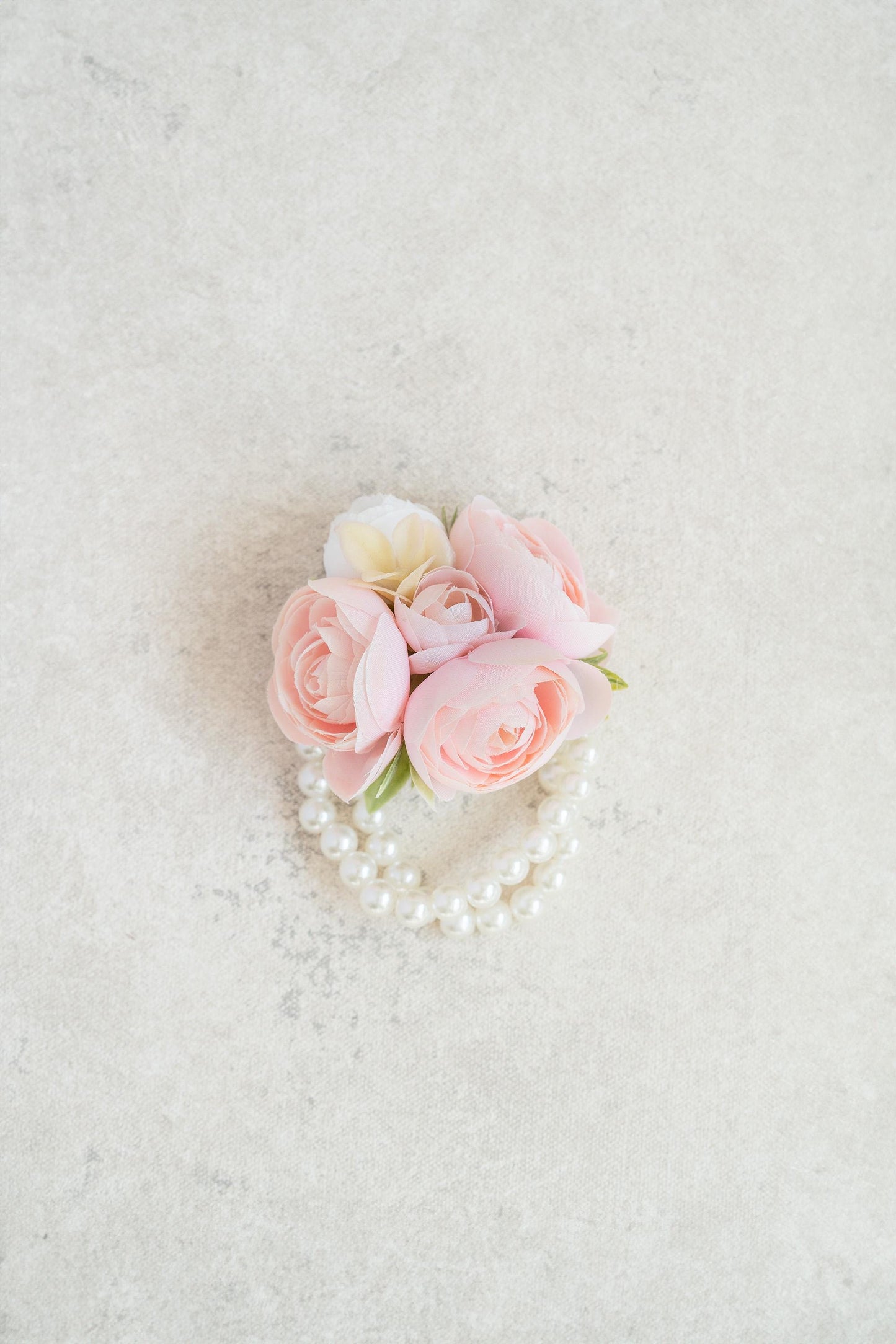 Light Pink Rose Pearl Bracelet Wrist Corsage, Silk Ranunculus Corsage Gift, Rustic Rose Pin for Groomsmen Prom, Wedding Flower Bracelet