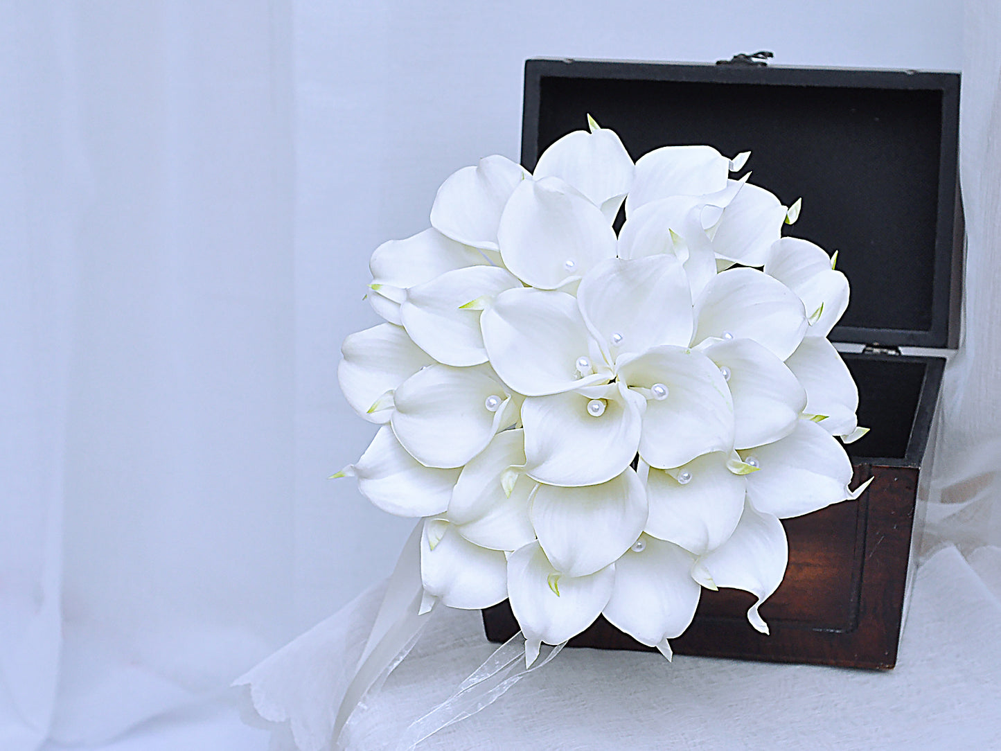 Real touch white calla lily bouquet/Pearl center bouquet/Rustic calla lily bouquet/Bridal bouquet/bridesmaids bouquet