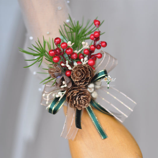 Christmas corsage/Vintage style/reto berry corsage/winter wedding corsage/mother corsage/Christmas gift/Christmas tree decoration/wedding corsage