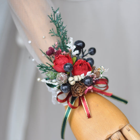 Christmas corsage/Vintage style/reto berry corsage/winter wedding corsage/mother corsage/Christmas gift/Christmas tree decoration/wedding corsage