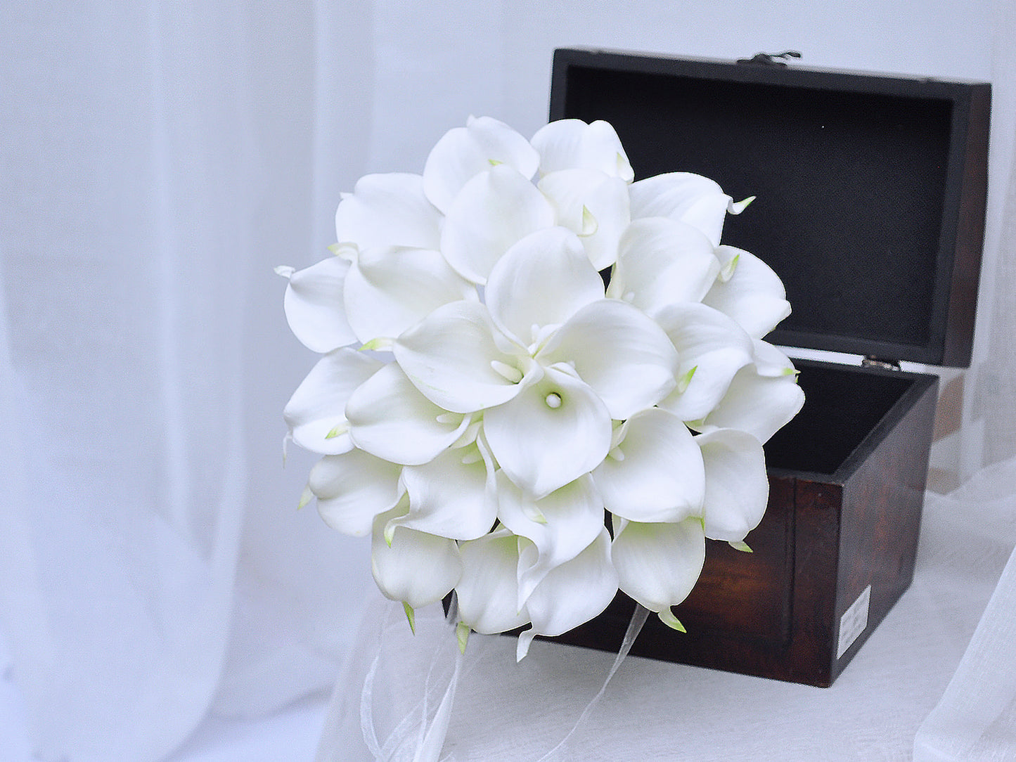 Real touch white calla lily bouquet/Pearl center bouquet/Rustic calla lily bouquet/Bridal bouquet/bridesmaids bouquet