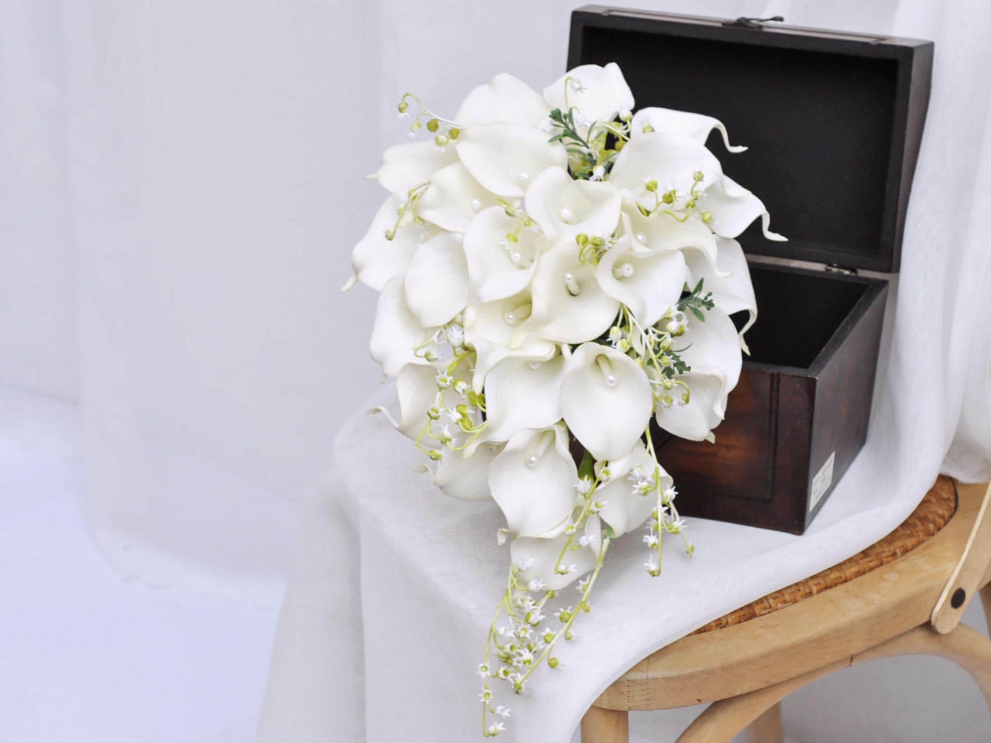 Ivory White Calla Lily Bouquet, Cascading Bridal Bouquet, Teardrop Bouquet For Bridesmaid, Real Touch Calla Lily Bouquet, Rustic Wedding