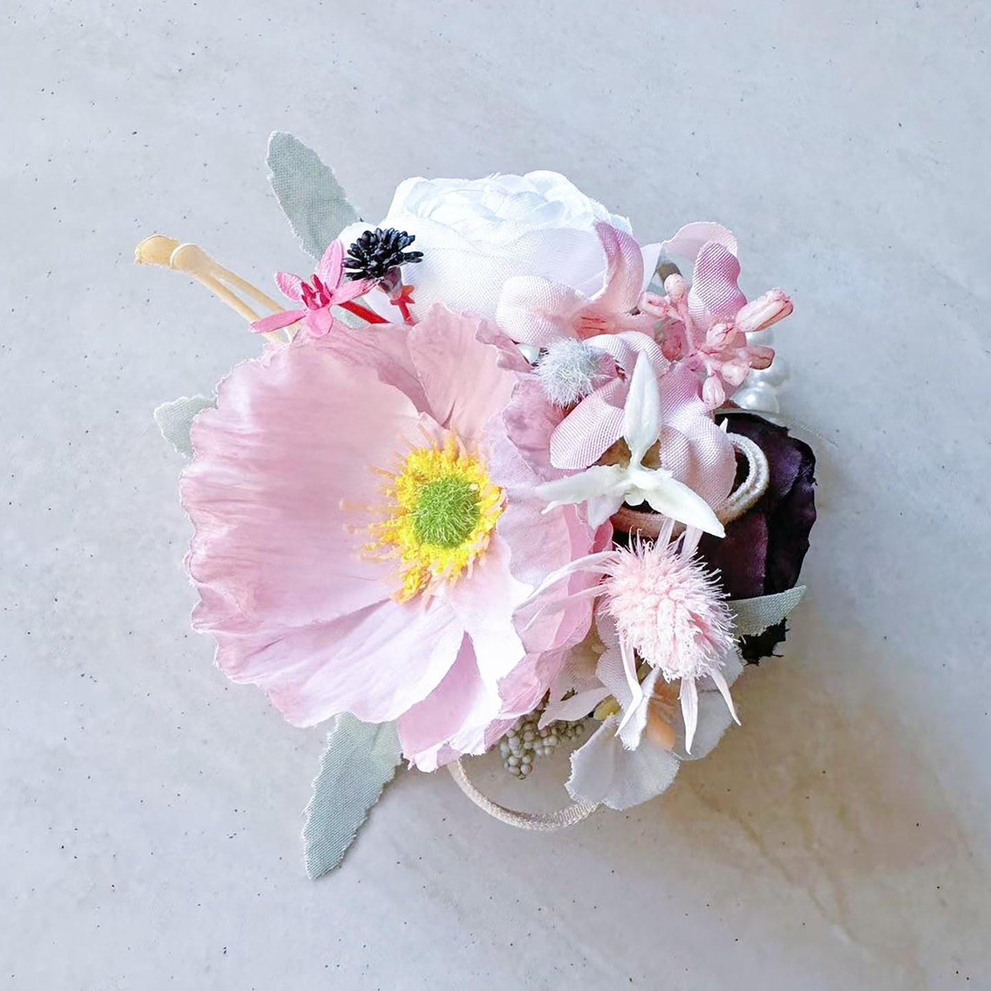 Dried Baby Pink Wildflower Pearl Bracelet Wrist Corsage Gift For Her Flower Girl, Bridesmaid Gift, Mom, Bridal Accessories, Prom Boutonniere