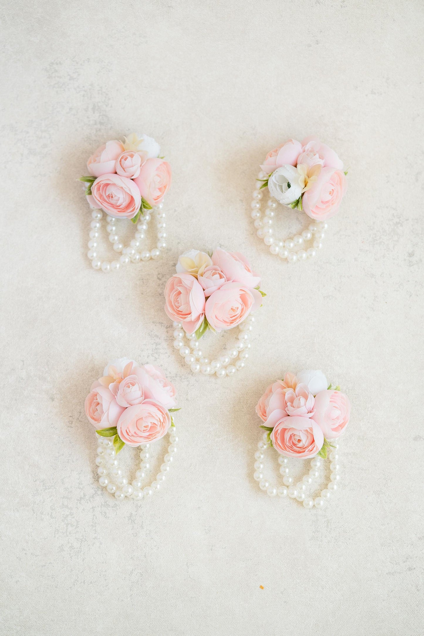 Light Pink Rose Pearl Bracelet Wrist Corsage, Silk Ranunculus Corsage Gift, Rustic Rose Pin for Groomsmen Prom, Wedding Flower Bracelet