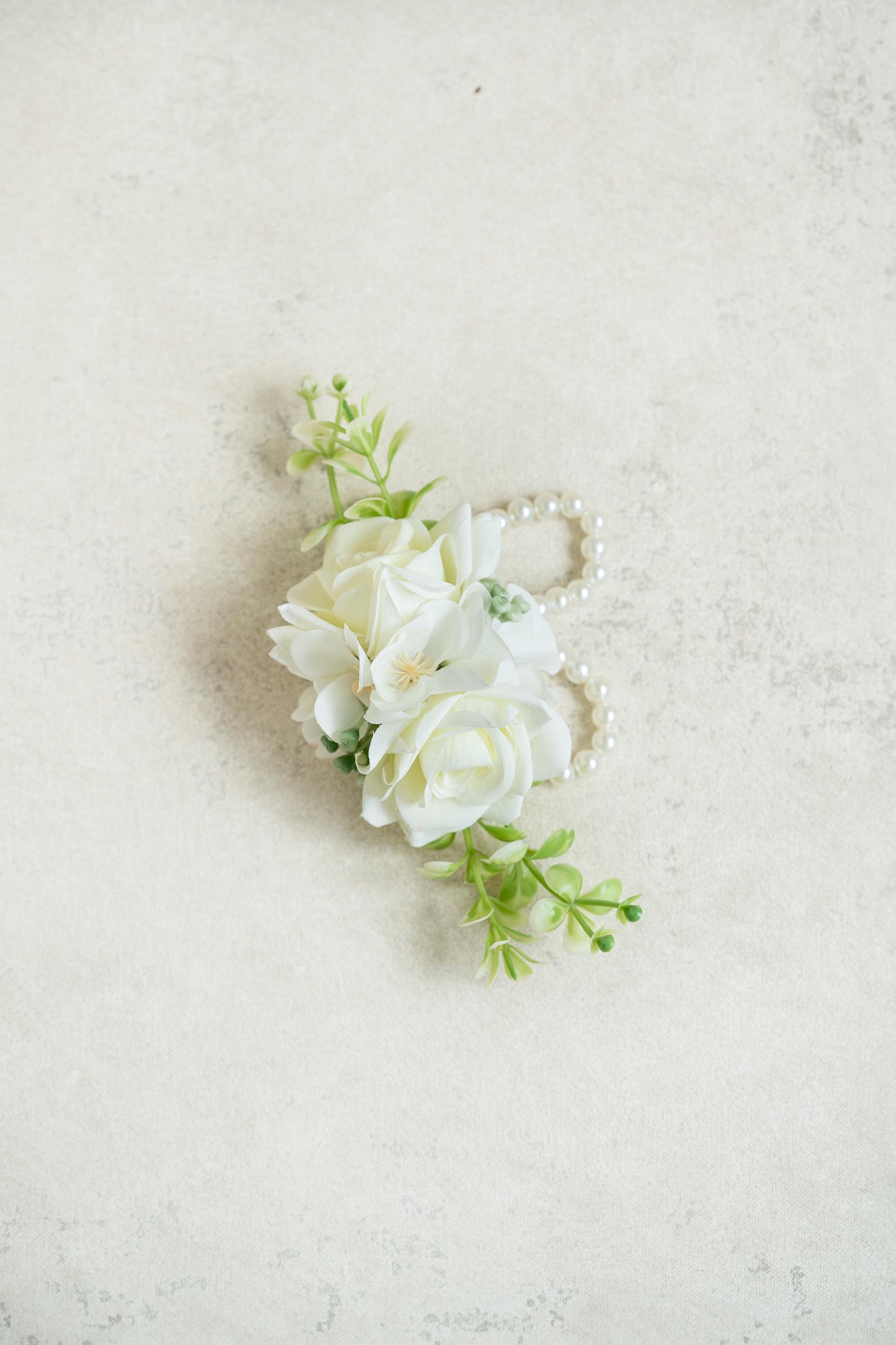 Rustic White Rose Pearl Bracelet Wrist Corsage with Hydrangeas, Prom Pearl Bracelet, Flower Girl Corsage, Best Man Boutonniere Gift