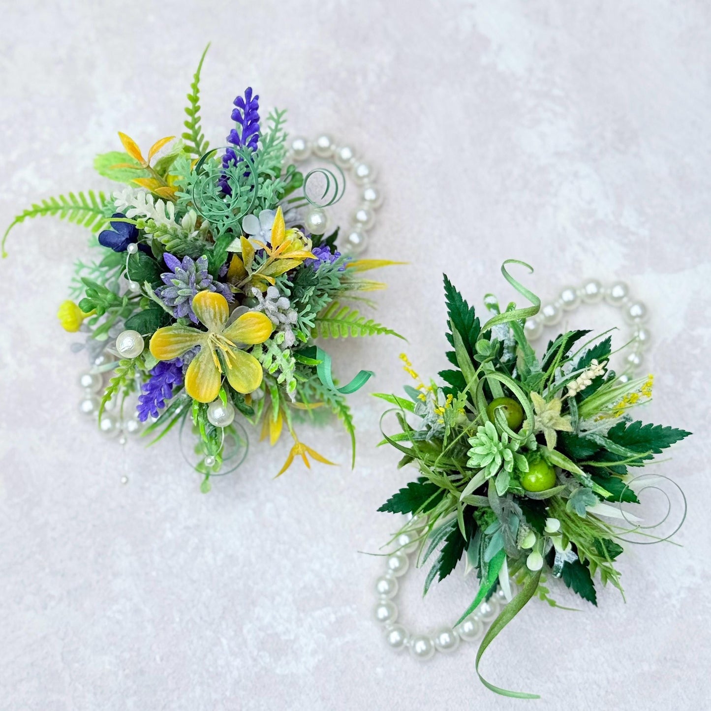 Dried Wildflower Dark Green Pearl Bracelet - Rustic Wedding Flower Wrist Band, Back To School Gift, Wrist Corsage, Bridal Accessories, Prom