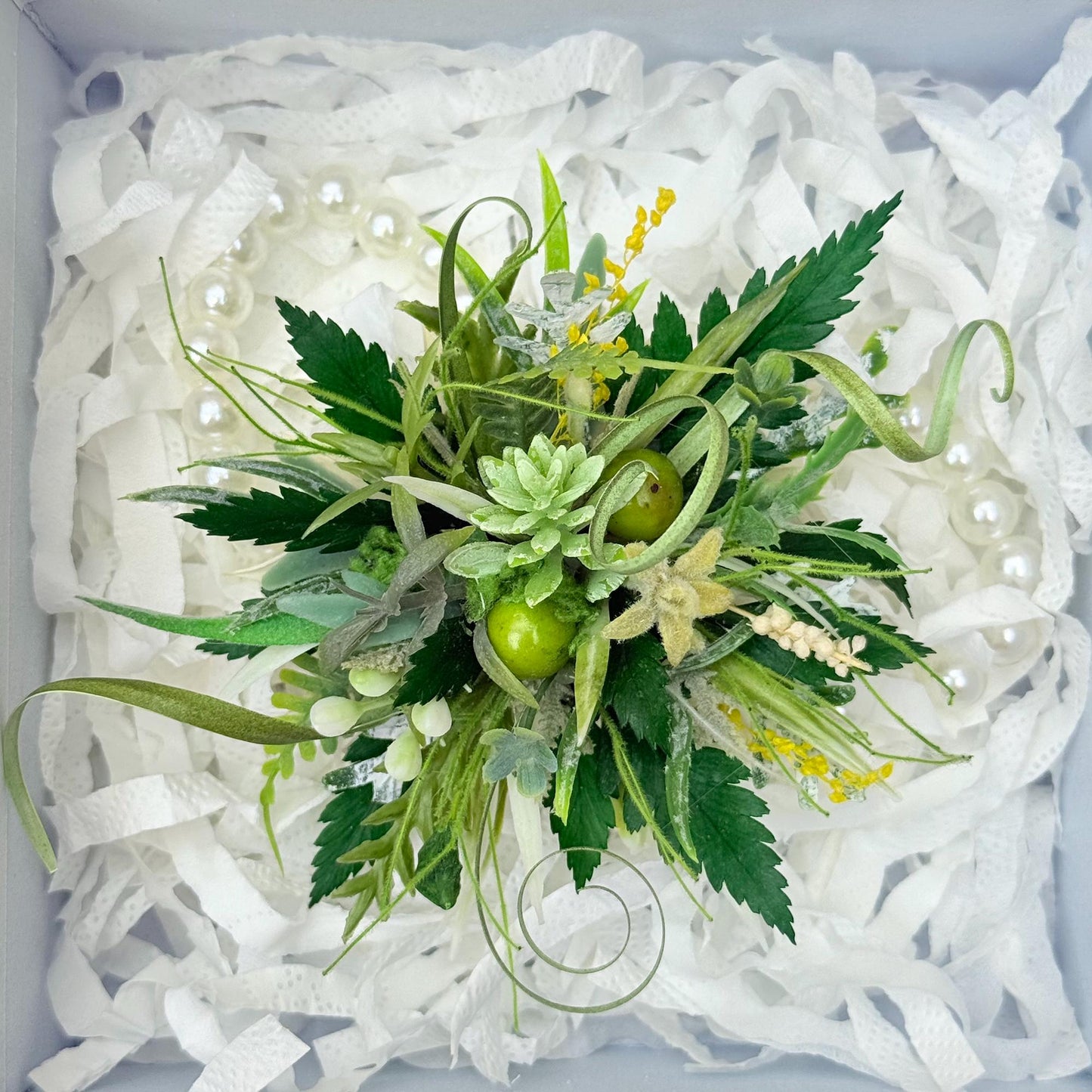 Dried Wildflower Dark Green Pearl Bracelet - Rustic Wedding Flower Wrist Band, Back To School Gift, Wrist Corsage, Bridal Accessories, Prom