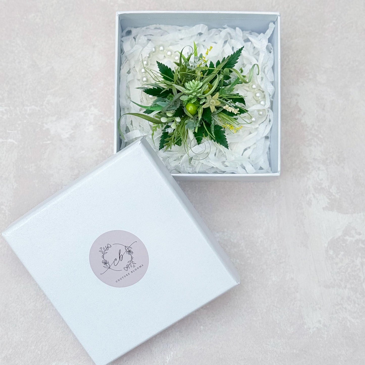 Dried Wildflower Dark Green Pearl Bracelet - Rustic Wedding Flower Wrist Band, Back To School Gift, Wrist Corsage, Bridal Accessories, Prom