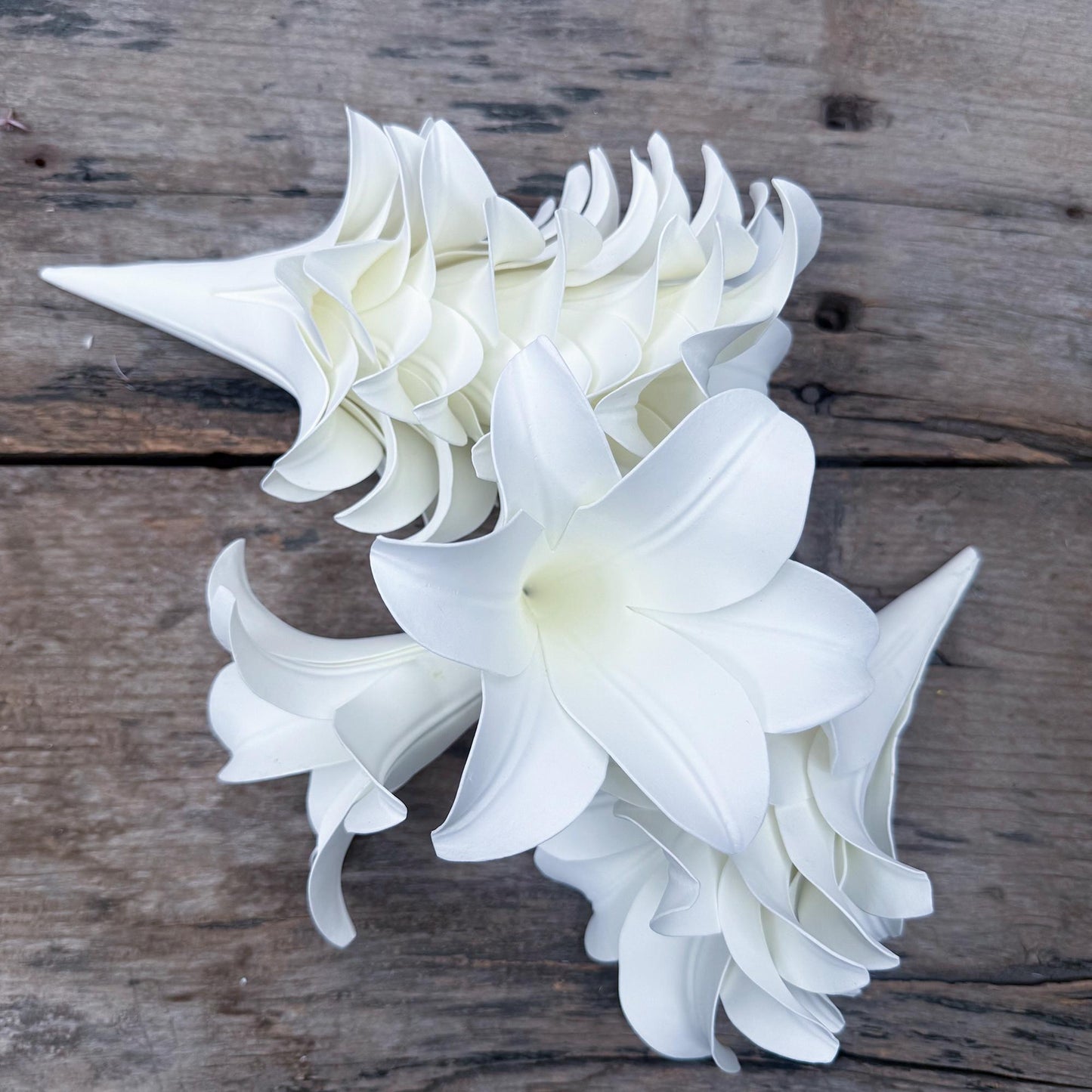 10PCS White EVA Lily Flower Hanging Decor – Eco-Friendly Flower Heads for Enchanted Garden Weddings, Christmas Tree Styling & Holiday Decor